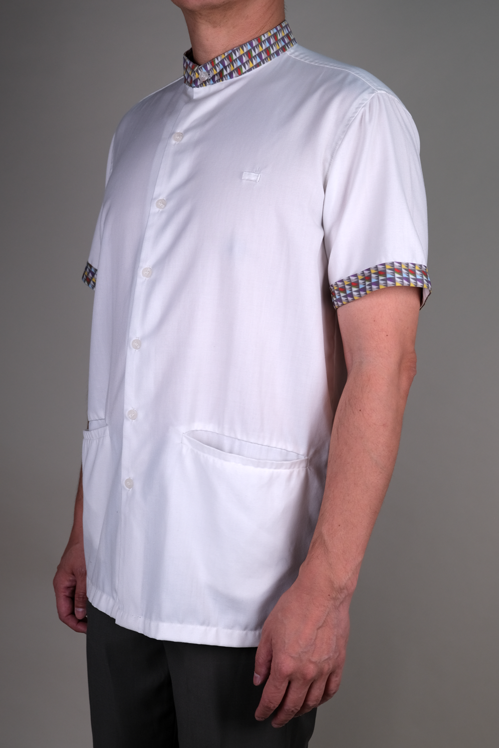 Short sleeve shirt with Mandarin Collar trims